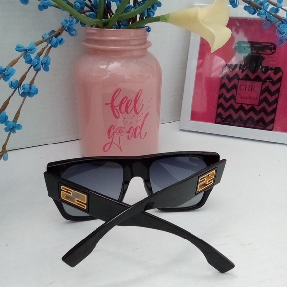 Fendi Sunglasses FE40124i 01B 54 21 145 Black with Gold Accent main image 13